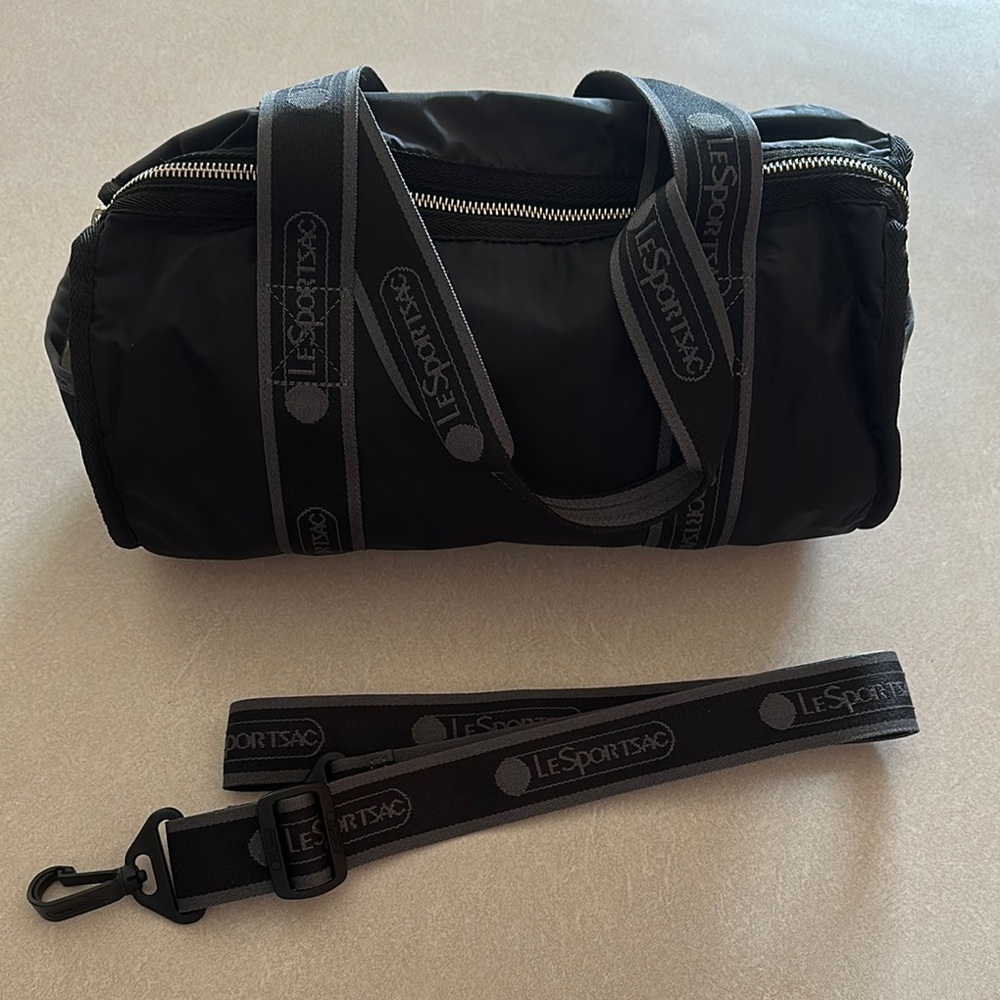 LeSPORTSAC 14” Crossbody Barrel Gym /Travel /Work/Yoga Bag - Matte Black NWOT